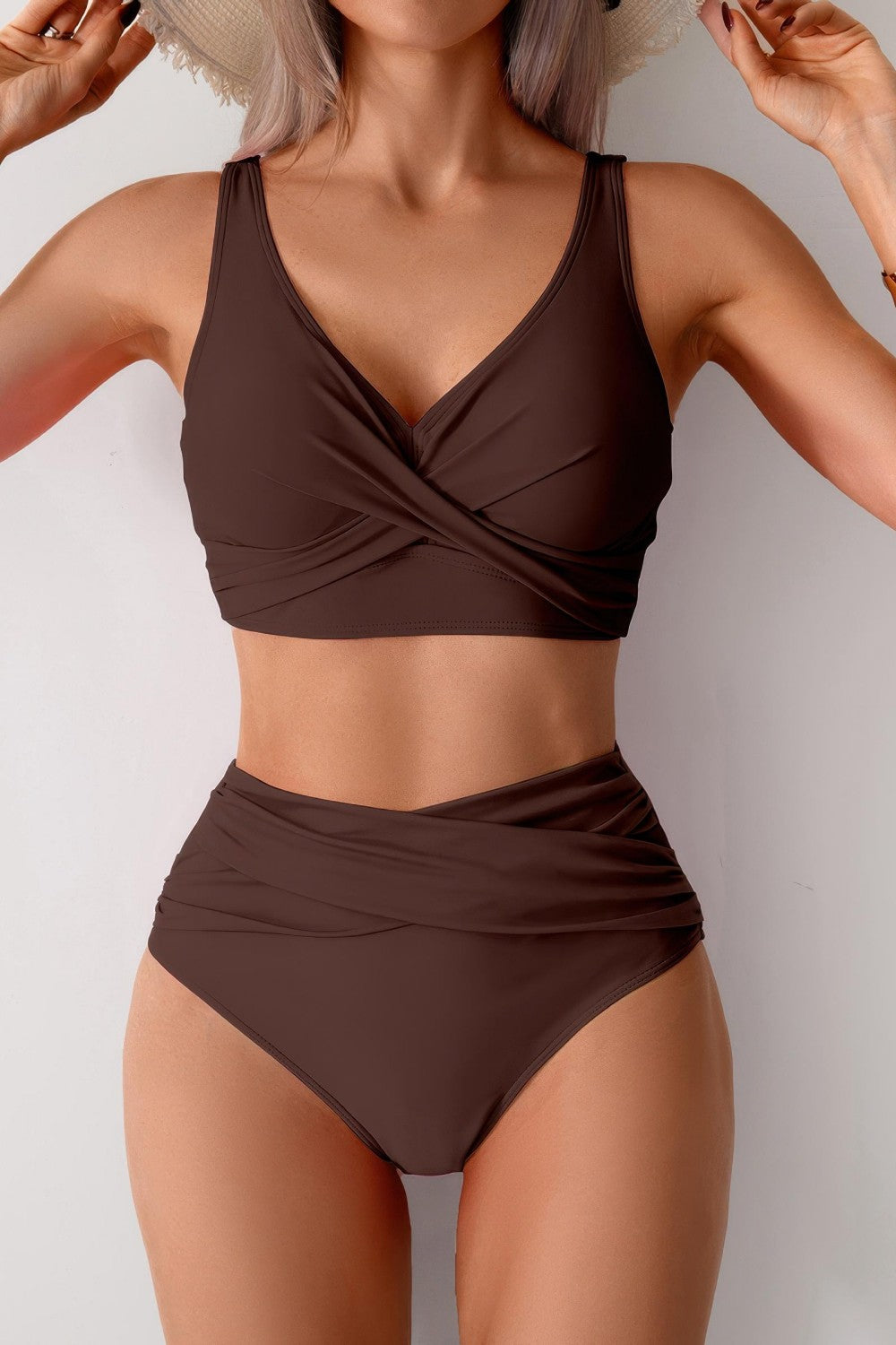 Traje de baño de dos piezas con push up cruzado y cintura alta fruncida sólida