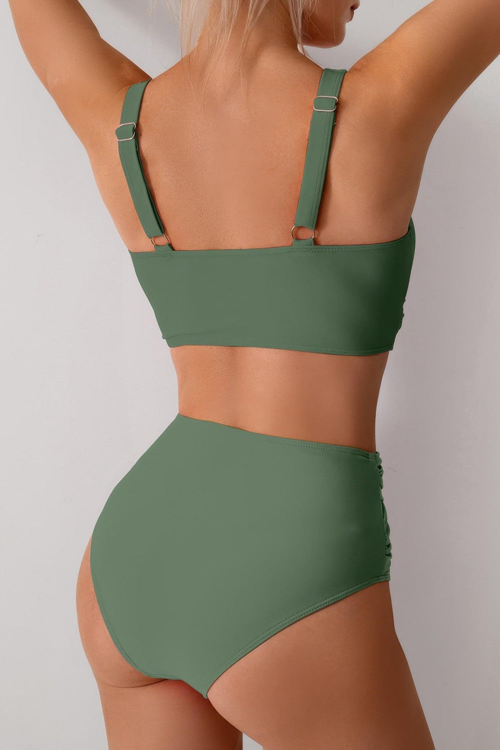 Traje de baño de dos piezas con push up cruzado y cintura alta fruncida sólida