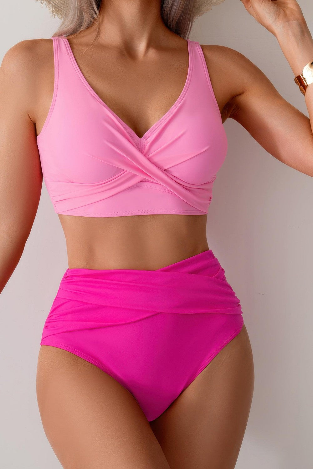 Traje de baño de dos piezas con push up cruzado y cintura alta fruncida sólida